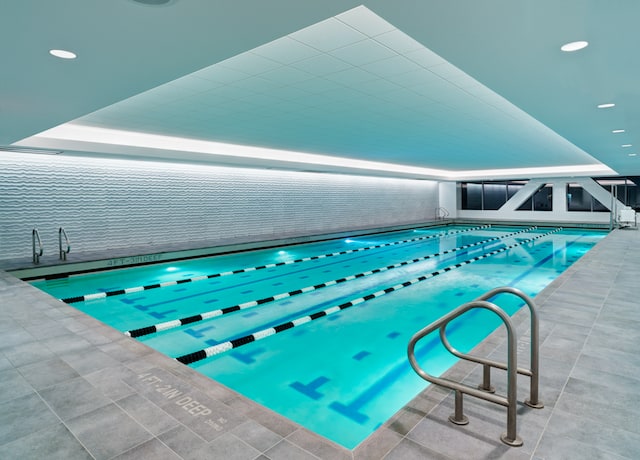 sports-club-pool