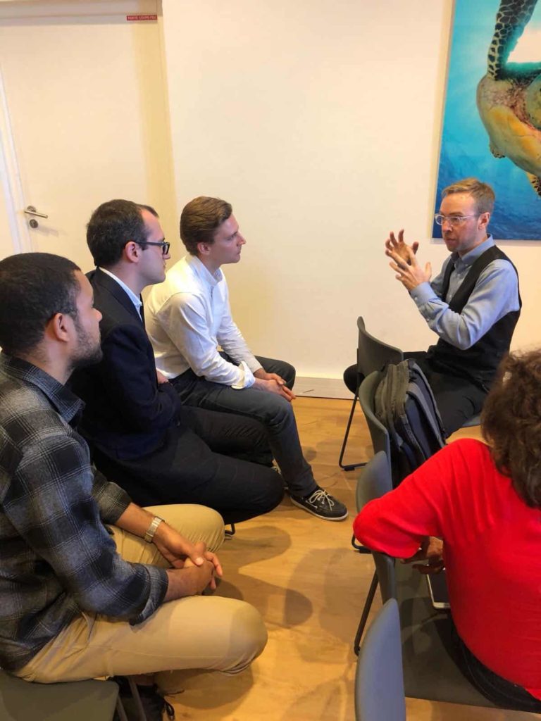 Nick Gray talking with the students from IUM