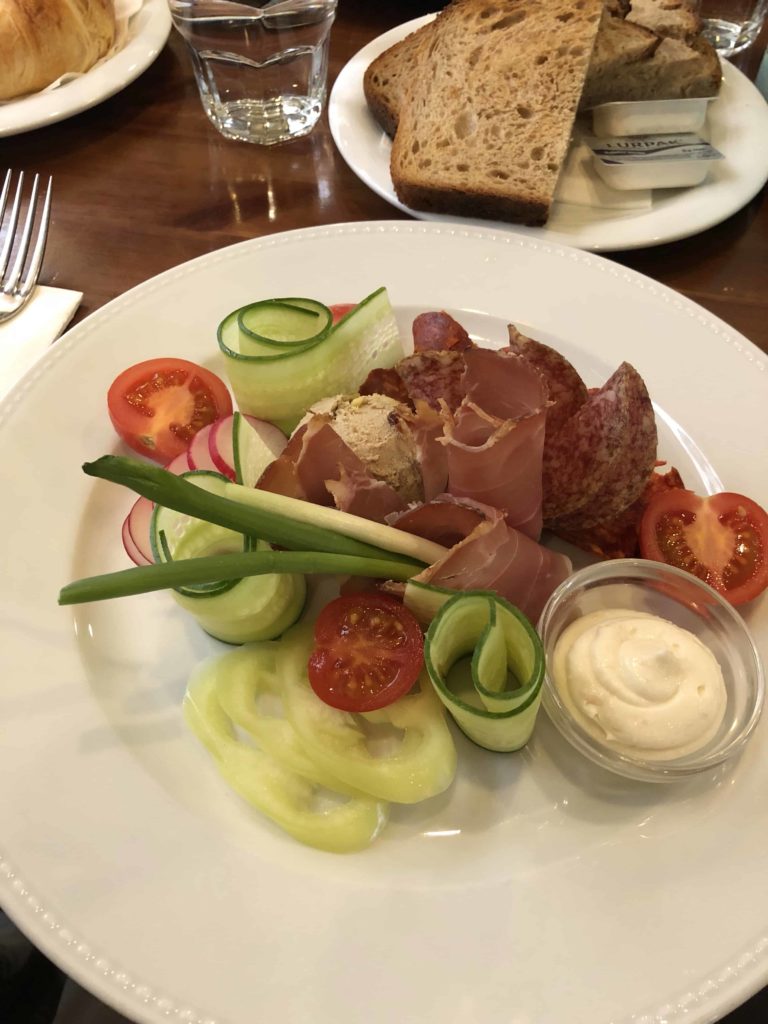 farmer breakfast at Cirkusz