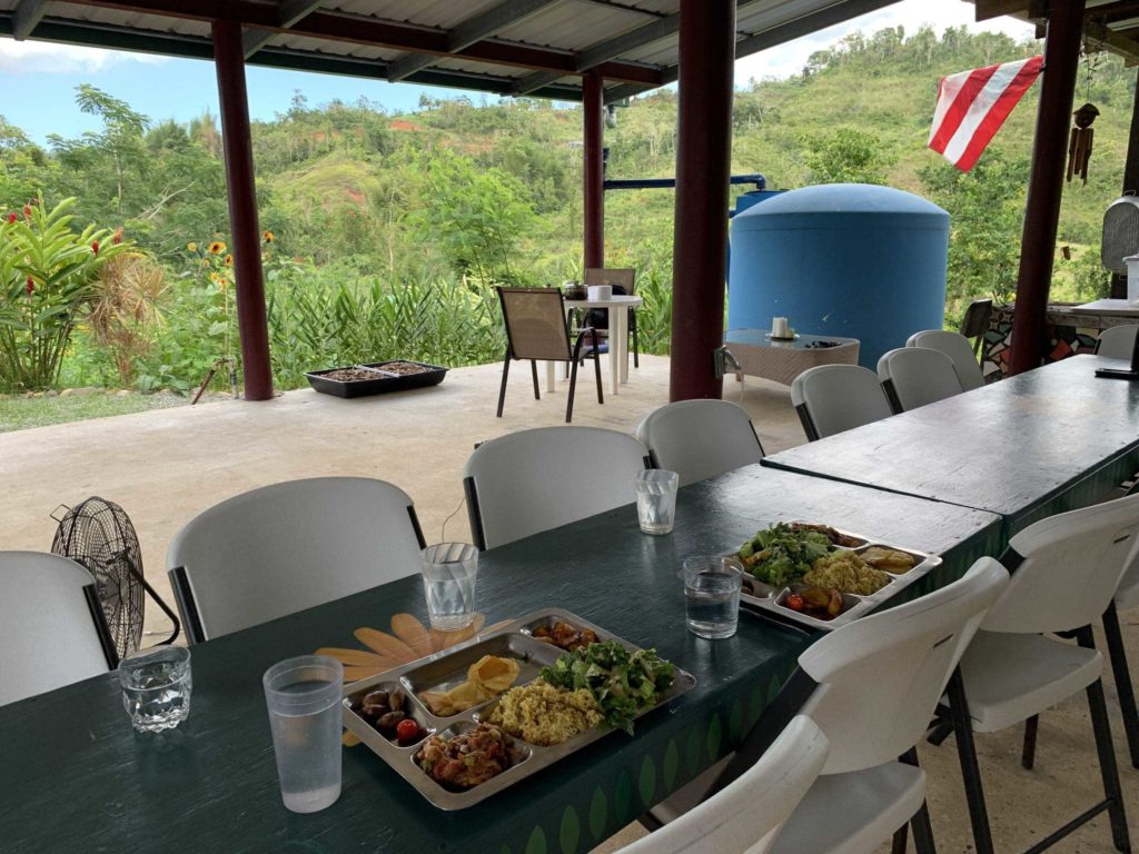 Lunch trays on top of tables. Puerto Rican flag in the background