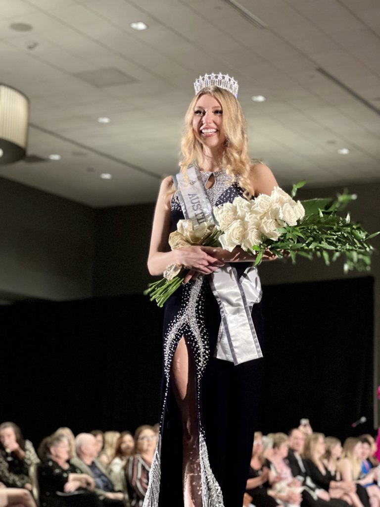 Miss Austin USA holding her bouquet of flowers