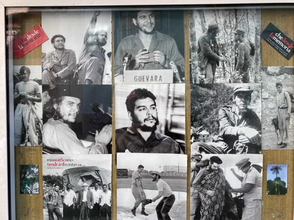 10 or more black and white photos of Che
