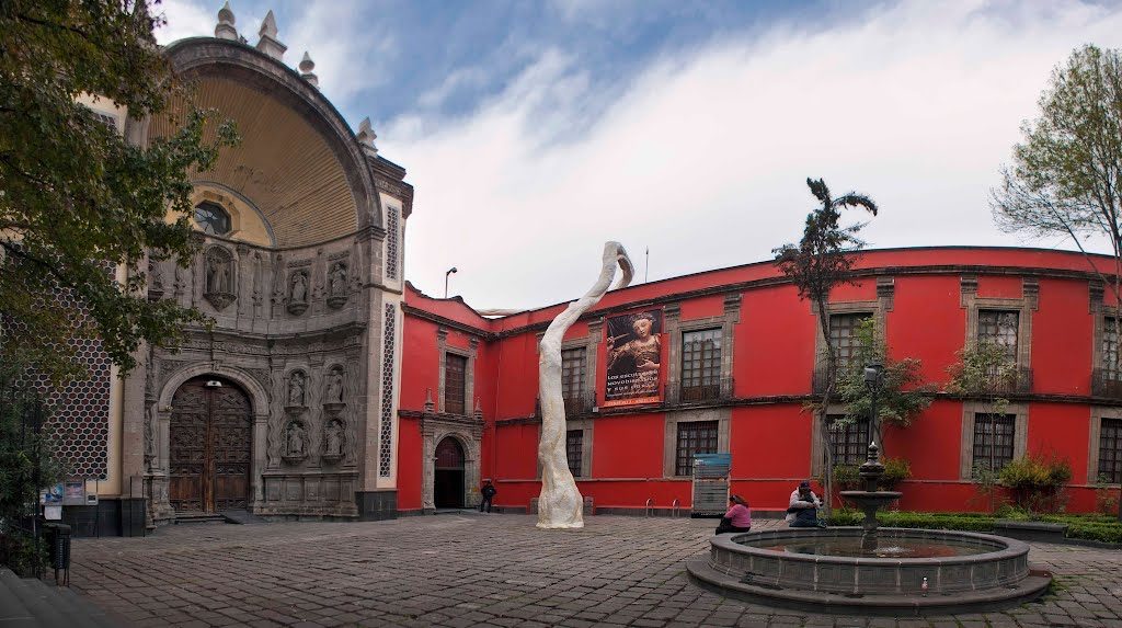 Museo de Franz Mayer features a grand colonial patio.